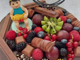 Egyedi torta kinder bueno &iacute;zben