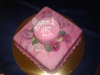 marcip&aacute;nnal burkolt d&iacute;sztorta 13