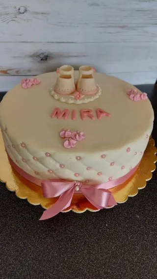 Marcip&aacute;n bevonatos babav&aacute;r&oacute; torta