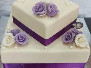 Marcip&aacute;n bevonatos emeletes torta