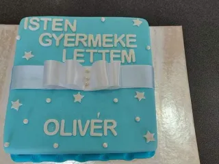 Marcip&aacute;n bevonatos feliratos torta keresztelőre