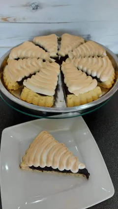 Meggyes m&aacute;kos pite
