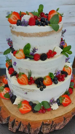 Rusztikus esk&uuml;vői torta