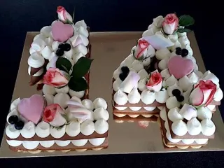 sz&aacute;m alak&uacute; torta sz&uuml;let&eacute;snapra