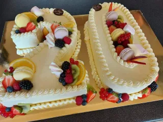 Sz&aacute;m form&aacute;j&uacute; torta
