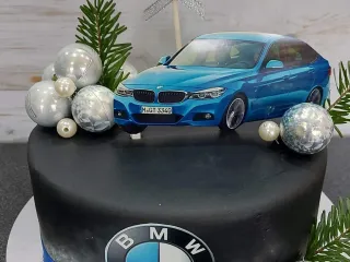 Sz&uuml;let&eacute;snapi torta BMW kedvelőknek