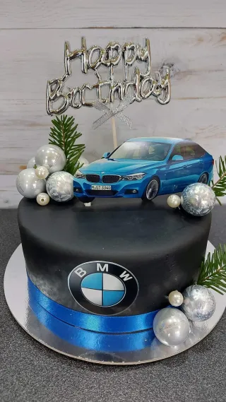 Sz&uuml;let&eacute;snapi torta BMW kedvelőknek