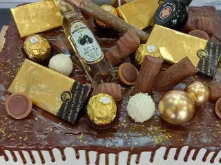 Sz&uuml;let&eacute;snapi torta csoki &eacute;s ital kedvelő f&eacute;rfiaknak