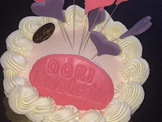 Torta l&aacute;nyb&uacute;cs&uacute;ra